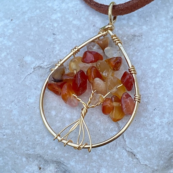 Natural Carnelian Tree of life necklace on leather cord gold tone - Picture 4 of 11